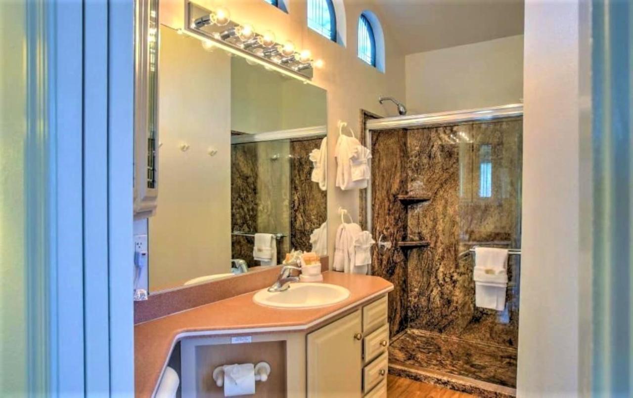 Sedona Pines Resort Kültér fotó Bathroom