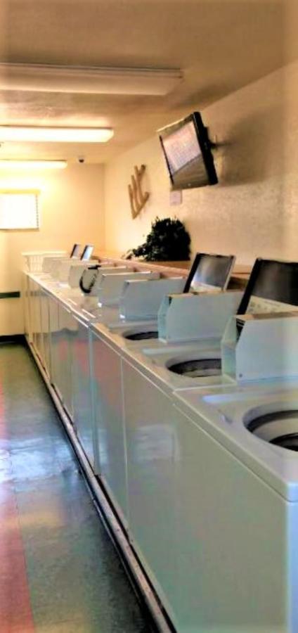 Sedona Pines Resort Kültér fotó Laundry facilities at the station