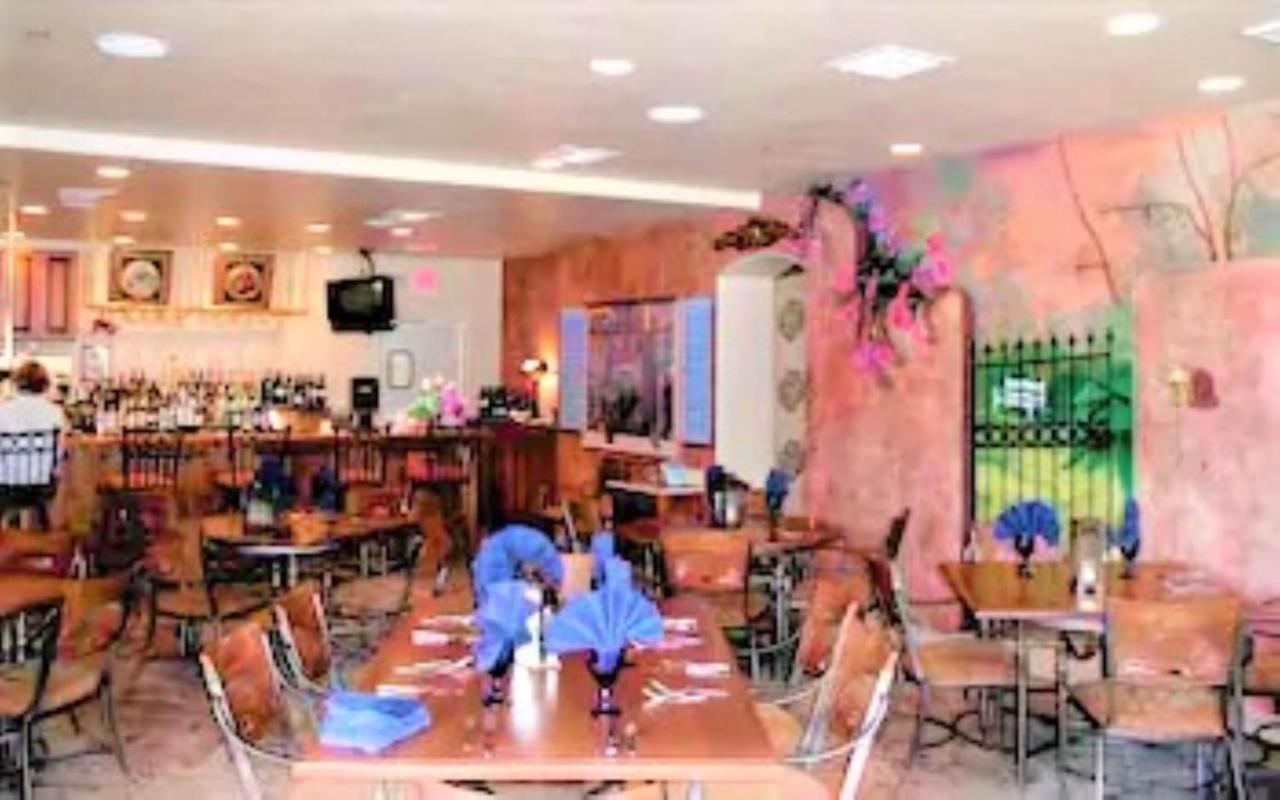Sedona Pines Resort Kültér fotó The interior of the restaurant